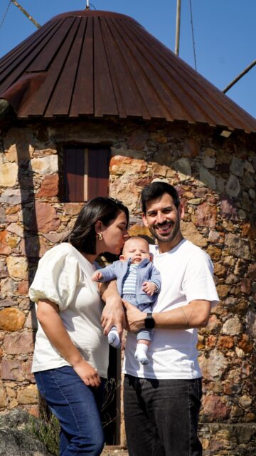 Gostavas de dormir num moinho? 

Mais do que estarmos rodeados de natureza, dormir num moinho é toda uma experiência! 

No Moinho do Ourives tens tudo o que é necessário para uma estadia maravilhosa: na parte de baixo há uma casa de banho e uma cozinha toda equipada, na parte de cima um quarto e arrumação! 

📍Serra da Atalhada, Penacova 

🎉 SURPRESA 

Temos 10% de desconto para vos oferecer. Têm de fazer a reserva por mensagem no Instagram e mencionar este código: #VIVEROMUNDO 

Este código só é válido durante um mês e podem reservar até ao final do ano! 🎉

#moinho #moinhodoourives #penacova #serradaatalhada