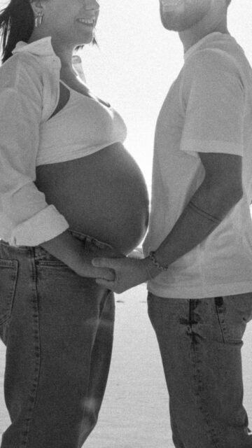 Adeus 2025 🎉

Que ano! Dois mil e vinte e cinco foi uma montanha russa de emoções! Este ano ficou marcado pela descoberta da gravidez e de viver todo um mundo novo… 

O ano que vem vai ser desafiante, mas estamos cá para o receber. Cheios de amor ❤️ 

Obrigada por todo o carinho que nos têm chegado. Temos um orgulho enorme nesta comunidade que construímos. Vocês são do car*lho! 

Desejamos a tod@s um excelente ano. Com muita saúde. O resto vem 🥰

#goodbye2025 #2026 #anonovo #pregnant #hello2026