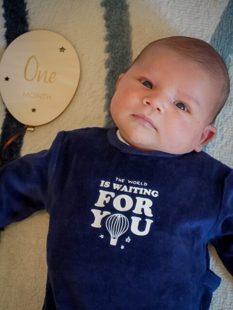 Um mês 🩵

Podíamos dizer muita coisa e escrever um texto todo bonito e lamechas, mas…

Caraças, conseguimos 💪🏻😂

#bebe #babyboy #maternidade #ummes