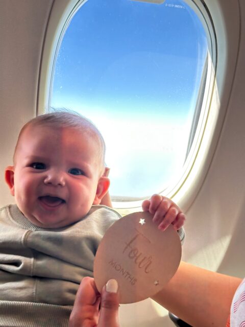 4 meses no ✈️

Bebé Girino estreou-se no mundo das viagens. E que bom que foi. Ah, e até teve direito a visitar o cockpit 🥺

O 🌍 é teu, Tomézinho! 

#primeirovoo #firstflight #viajarcombebe #viajaremfamilia