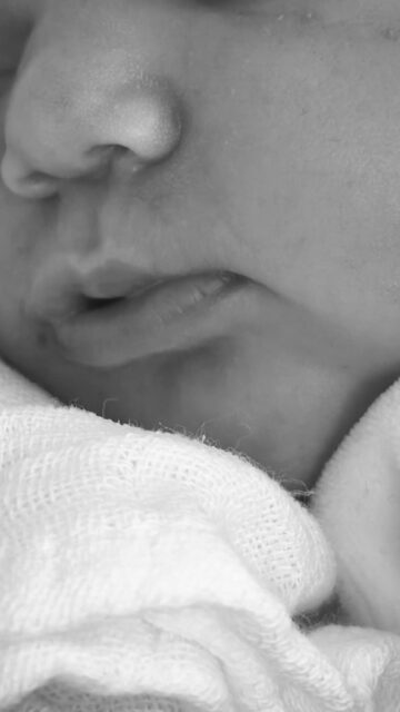 … e agora já tens seis meses! 

Vai ser sempre assim, não é? Piscamos os olhos e pimba, estás no secundário. O conceito de tempo mudou. E não é bom! Ninguém nos prepara para isto…

Afinal, todos esses clichês que liamos são mesmo verdade 🥺❤️

#baby #babyboy #babylove #sixmonthsold