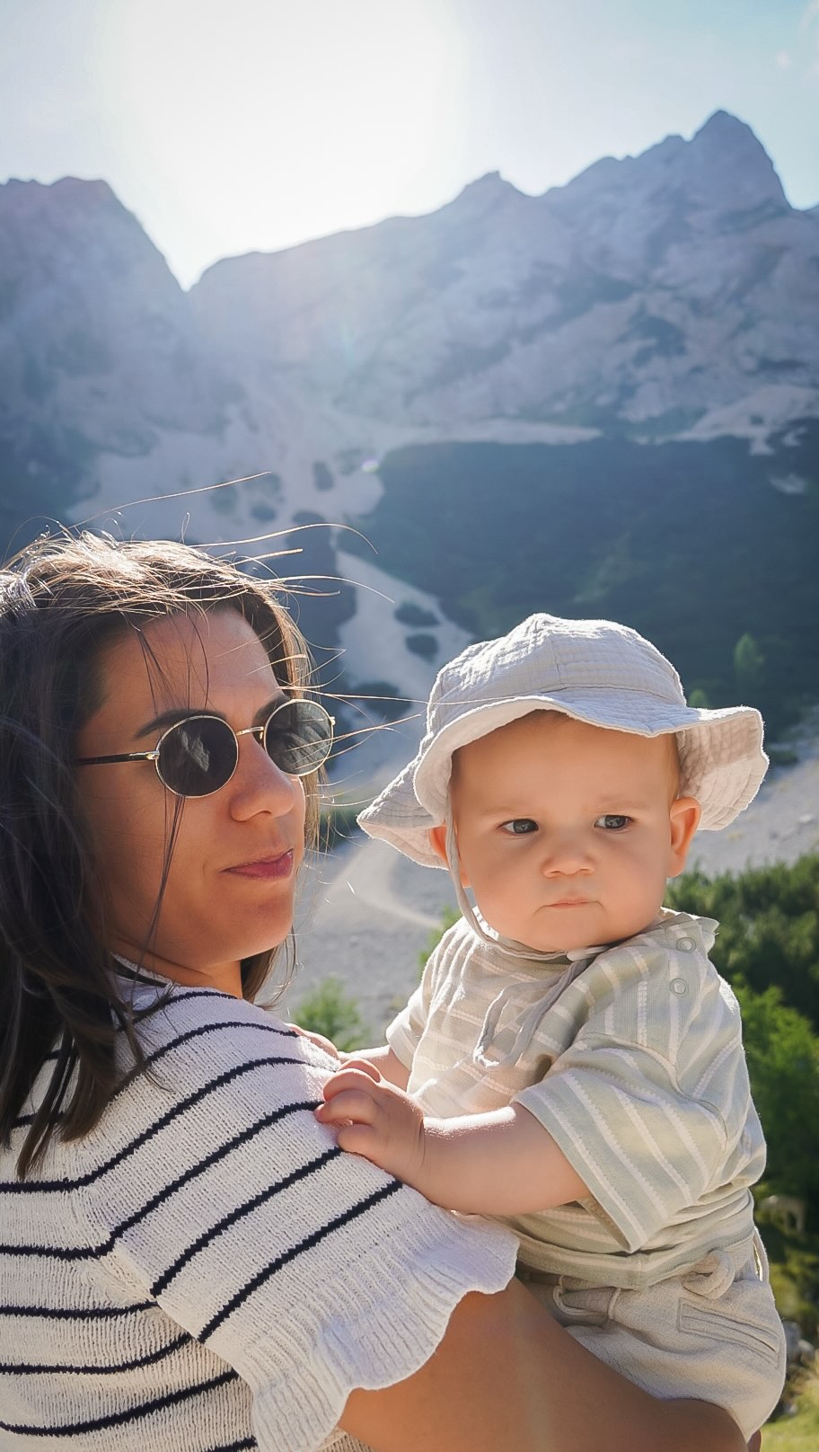 A 1611 metros de altitude, no coração dos Alpes Julianos 🏔️

Uma estrada no coração dos Alpes Julianos, com curvas intermináveis, paisagens de cortar a respiração e montanhas por todos os lados! É assim Vrsic ✨

Eslovénia… sempre a surpreender 🫶 

#slovenia #eslovenia #vrsic #vrsicpass #visitslovenia